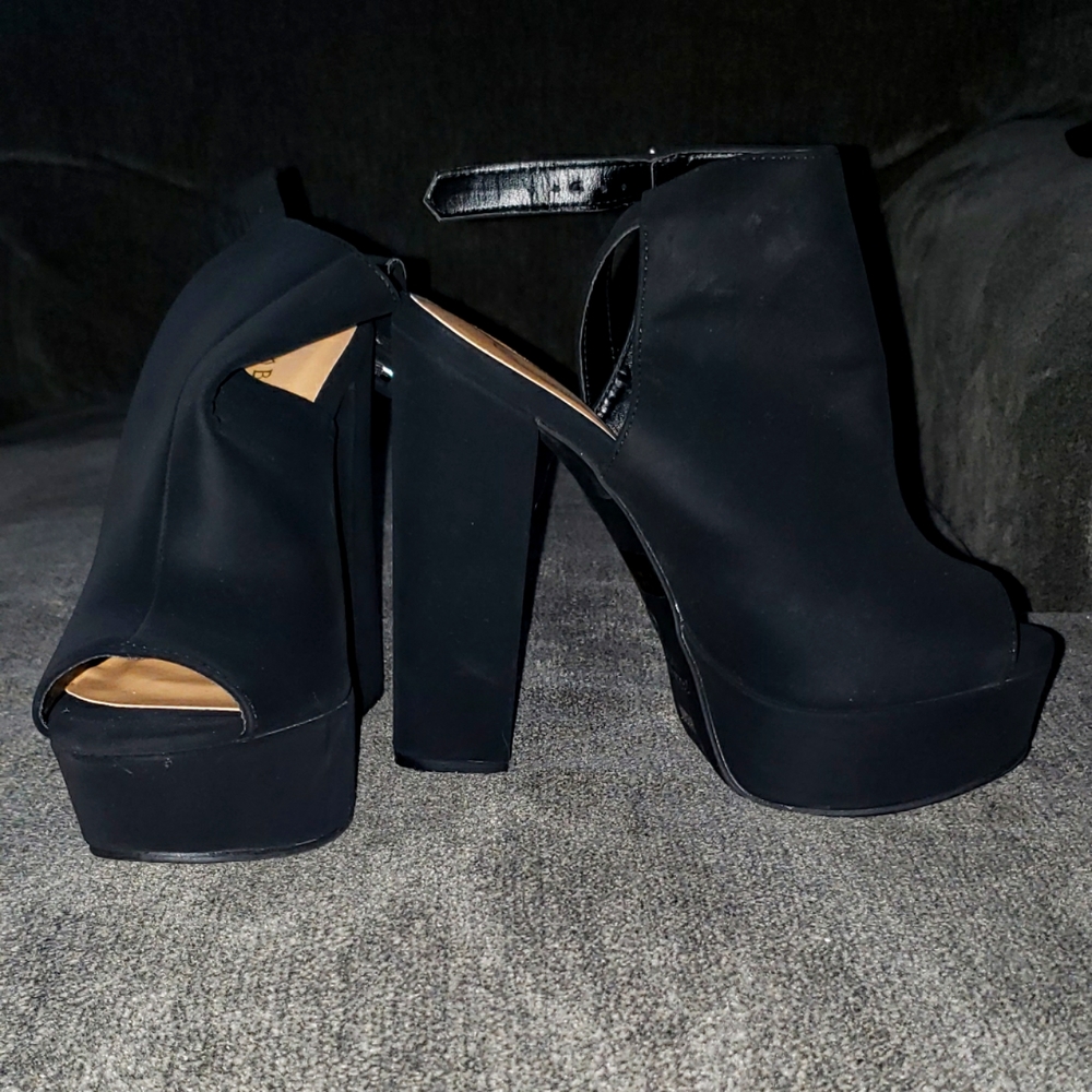 Platforms (MissLola), 7, black
